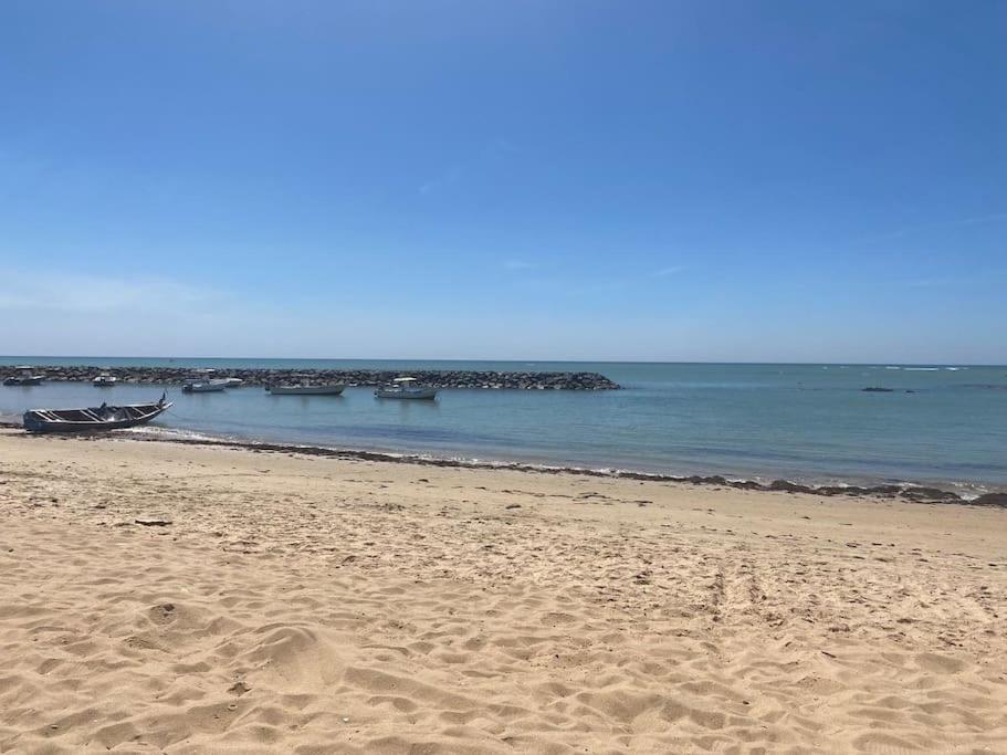 Case Beach Ngalou Sessene Luaran gambar
