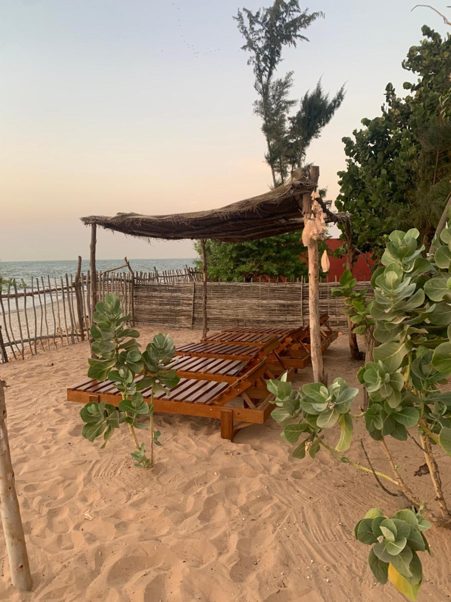 Case Beach Ngalou Sessene Luaran gambar